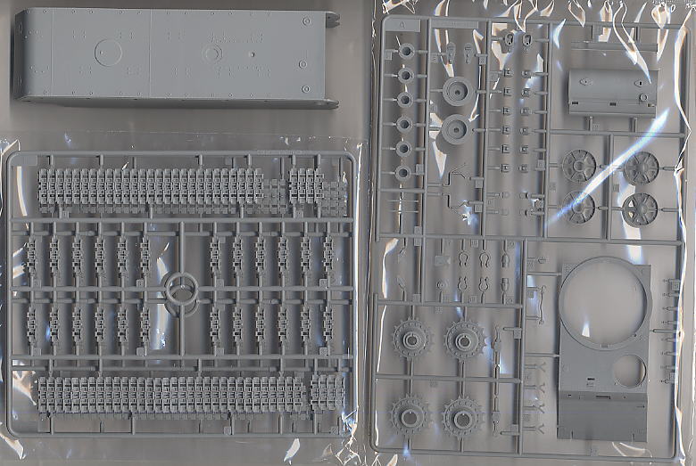 German Pz.Kpfw KV-1 756 (r) Tank (Plastic model) 中身1