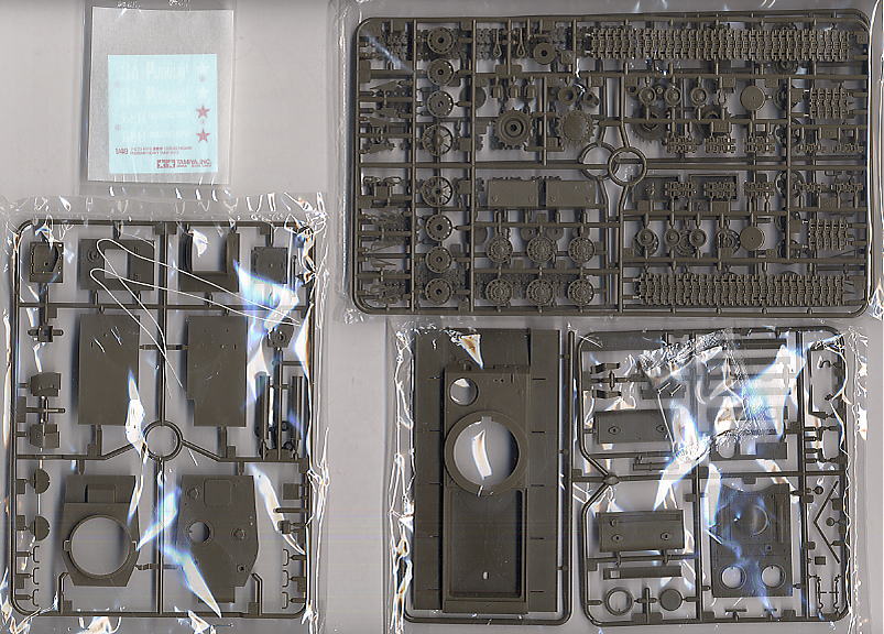 ソビエト KV-2重戦車 ギガント (プラモデル) 中身1