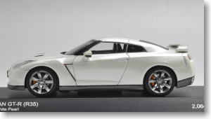 Nissan GT-R (R35) 2007 (White Pearl) (Diecast Car)