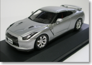 NISSAN GT-R (アルティメイトメタルシルバー) (ミニカー)