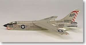 F-8E クルセイダー VF-211 `チェックメイツ` NP103号機 (主翼展開フラップダウン版) (完成品飛行機)