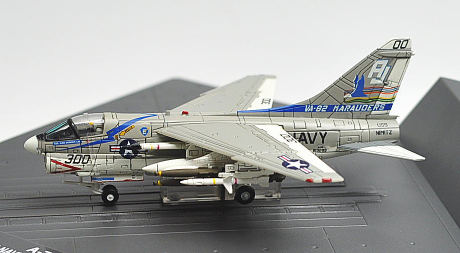 A-7E コルセアＩＩ VA-82 マローダーズ AJ300 (1978) (完成品飛行機) 商品画像1