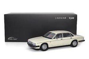 Jaguar Daimler XJ6 (XJ40) - Glacier White (ミニカー)