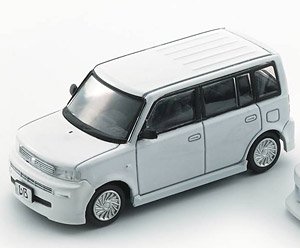 トヨタ 2000 bB ホワイト LHD (ミニカー)