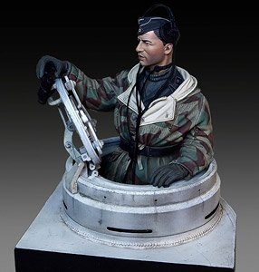 German tanker in winter dress with Tiger I Early cupola (Plastic model)