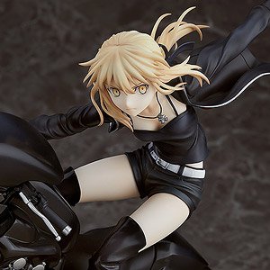 Saber/Altria Pendragon (Alter) & Cuirassier Noir (PVC Figure)