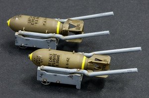 Mk.I 手押し爆弾カート & 250ポンド爆弾 (2個入り) (プラモデル)