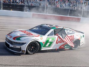 CASTROL 2024 フォード マスタング ブラッド・ケセロウスキー #6 ダーリントン スローバック ウィナー (ミニカー)