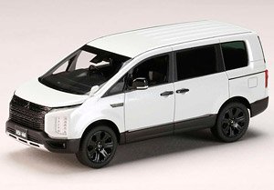 三菱 デリカ D:5 CHAMONIX ホワイトダイヤモンド (ミニカー)