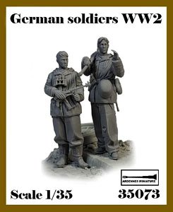 WW2 German Soldiers (Set of 2) 35073 (Plastic model)