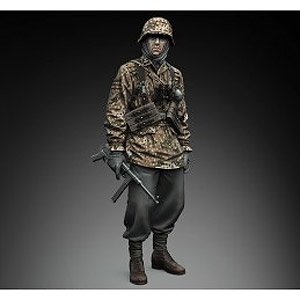 German SS soldier with MP 40-WWII (Plastic model)