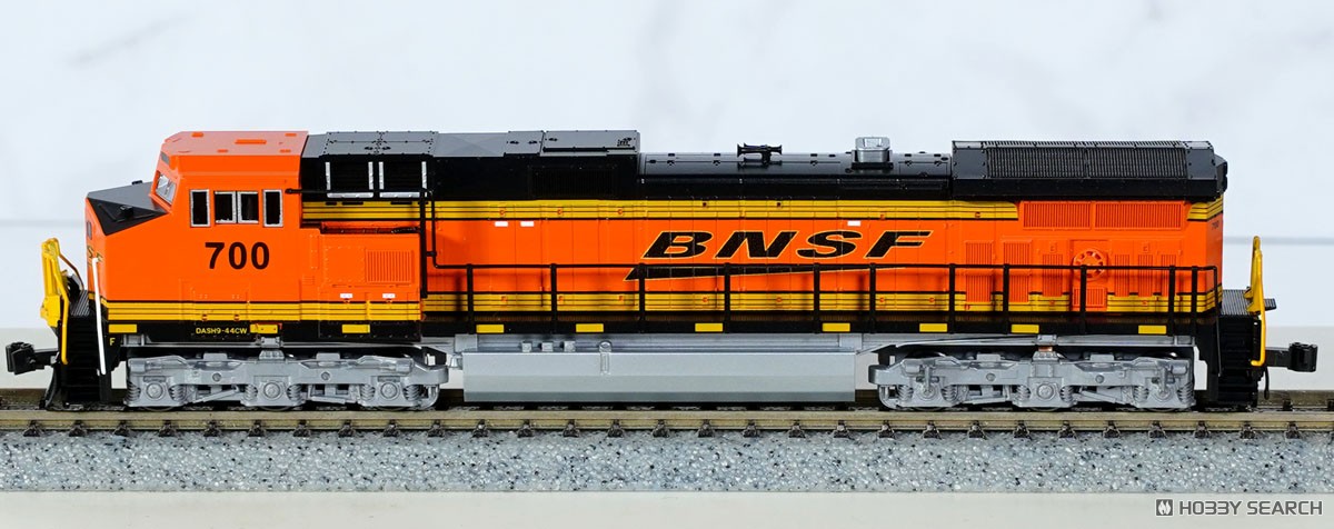 GE C44-9W BNSF Swoosh #700 ★外国形モデル (鉄道模型) 商品画像1