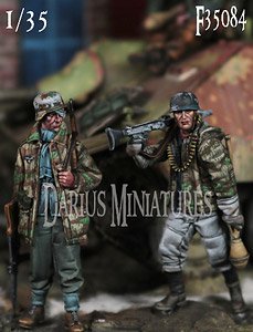 LUFTWAFFE SOLDIERS (2 figures) (Plastic model)