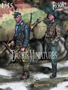 GERMAN SOLDIERS, LUFTWAFFE&WSS (2 figures) (Plastic model)