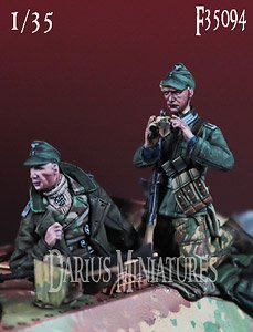 GERMAN HEER IIWW (2 figures) (Plastic model)
