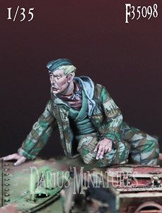 WWII ドイツ ヘッツァー駆逐戦車乗員＃1 前方確認 (プラモデル)