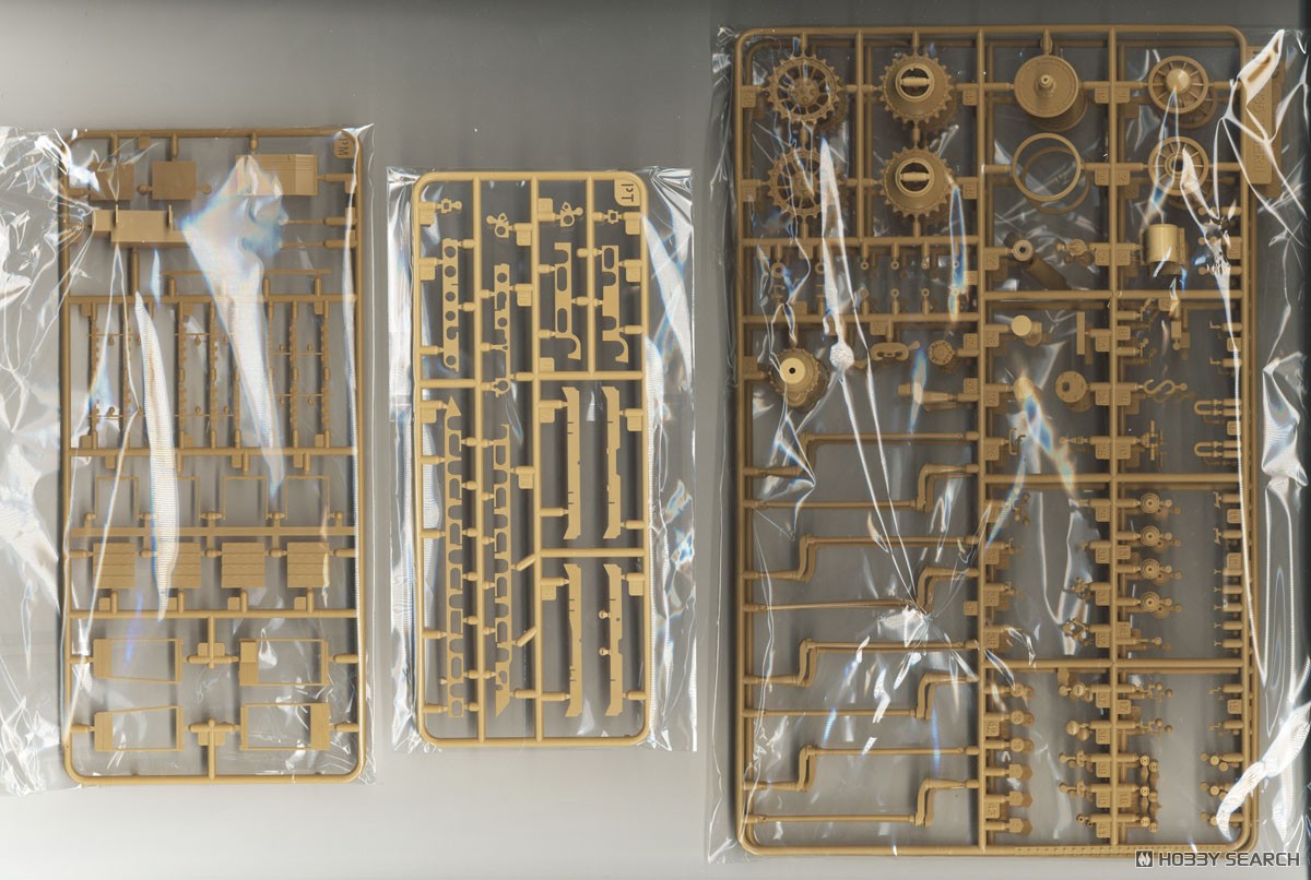TIGER I Initial Production w/Full Interior & Cutaway Parts (Standard Version) (Plastic model) 中身1