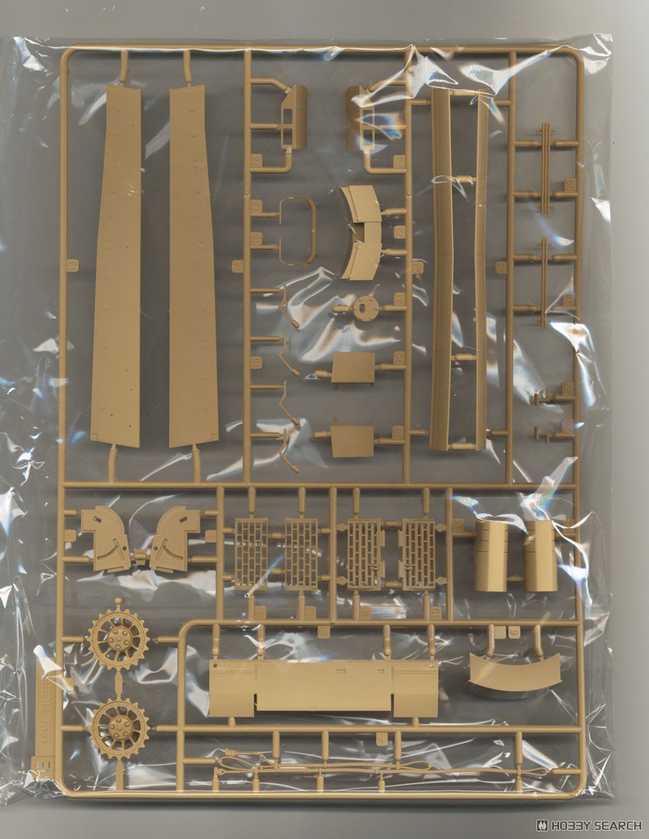 TIGER I Initial Production w/Full Interior & Cutaway Parts (Standard Version) (Plastic model) 中身2