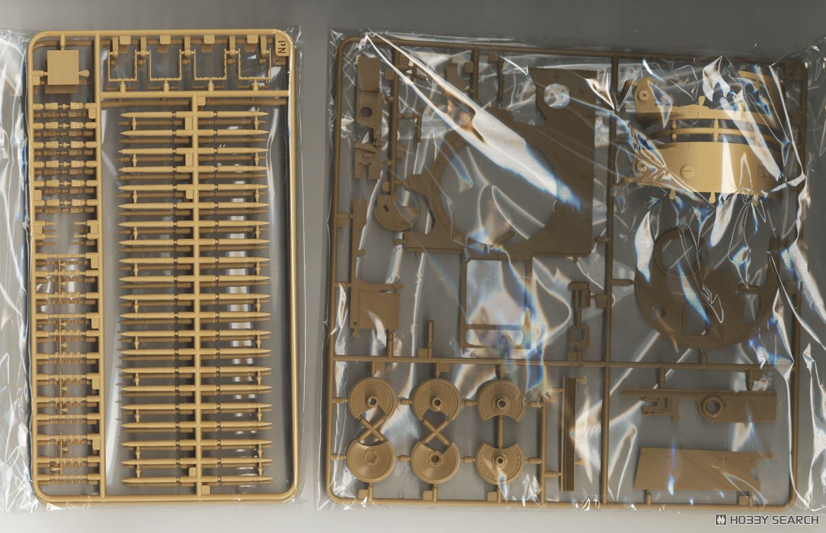 TIGER I Initial Production w/Full Interior & Cutaway Parts (Standard Version) (Plastic model) 中身9