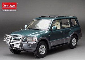 三菱 パジェロ V73 グリーンメタリック LHD (ミニカー)