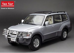 三菱 パジェロ V73 クールシルバー LHD (ミニカー)