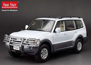 三菱 パジェロ V73 ホワイト LHD (ミニカー)