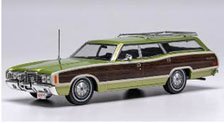 フォード LTD Country Squire 1972年 ライトグリーン (ミニカー)