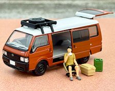 TLV-N310d Mazda Bongo Brawny Van Custom (Brown) w/Roof Carrier, Figure (Diecast Car)