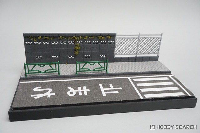 通学路ジオラマ 横断歩道のある街角 (ミニカー) 商品画像1