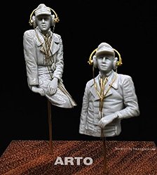 101st SS Heavy Panzer Battalion Tiger II Radio Operator & Driver (Bust) (Plastic model)