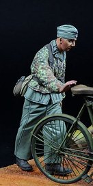 WWII ドイツ 武装親衛隊 車を押す兵士＃2 1942-45 (プラモデル)