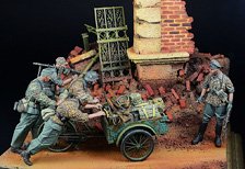 `Schneller, schneller !` - Waffen SS Soldiers with Cycle Rickshaw (5 Figures + Cycle Rickshaw + 8cm GrW 34 Stowage) (Plastic model)