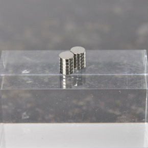 ネオジム磁石 丸形 (4mmx1mm) (10個入) (素材)