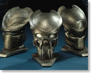 AVP: Predator Mask Set Alien VS Predator Scaled Replica