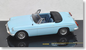 MG B カブリオレ L 1964 (ライトブルー) （インテリア：ブルー） UKライセンスプレート付 (ミニカー)