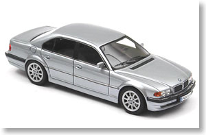 BMW E38 740d (Mライトブルー) (2000) (ミニカー)