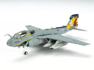 EA-6B プラウラー VAQ-136 ガントレッツ NF500 CAG 2000 (完成品飛行機)