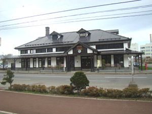 (N) 近代化産業遺産シリーズ :旧国鉄 室蘭駅 ペーパーキット (塗装済み完成品) (鉄道模型)