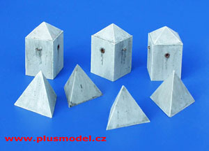 Anti-tank Concrete Barriers - Pyramid-style, Set II (Plastic model)