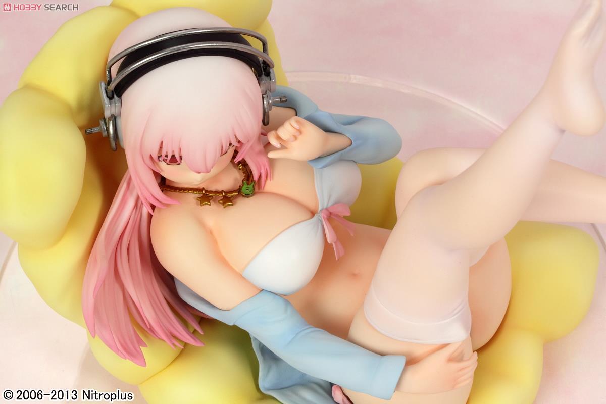 Super Sonico -Bikini & Sofa ver.- (PVC Figure) 商品画像11