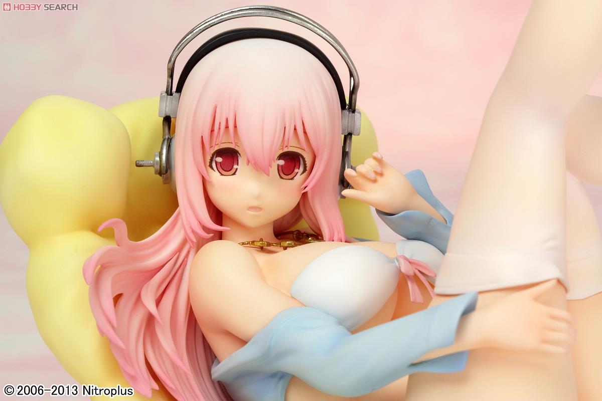 Super Sonico -Bikini & Sofa ver.- (PVC Figure) 商品画像12