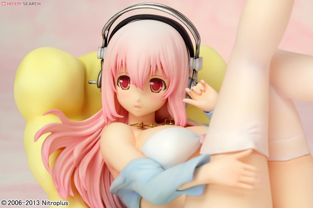 Super Sonico -Bikini & Sofa ver.- (PVC Figure) 商品画像13
