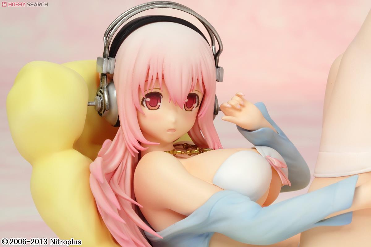 Super Sonico -Bikini & Sofa ver.- (PVC Figure) 商品画像14