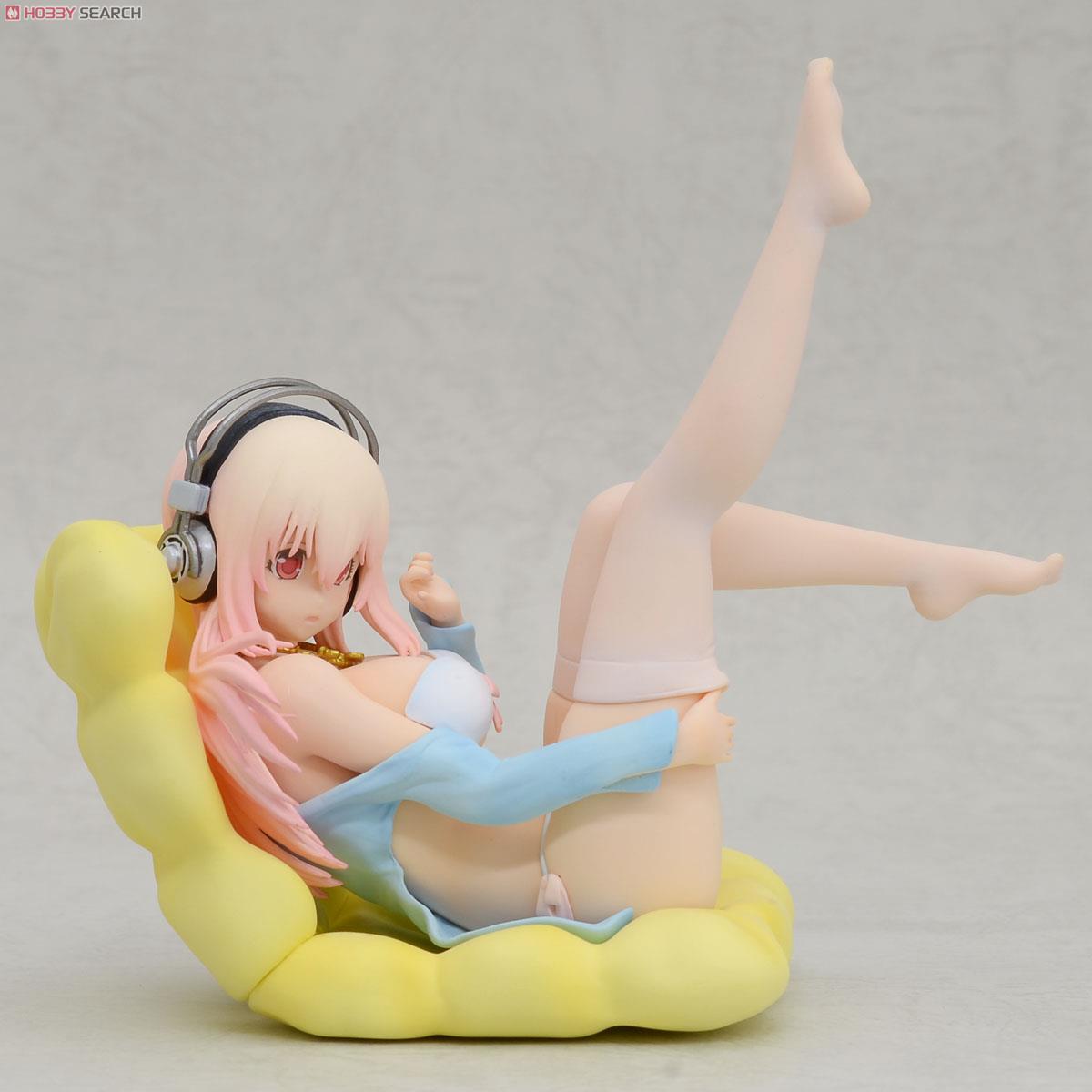 Super Sonico -Bikini & Sofa ver.- (PVC Figure) 商品画像20 Modal