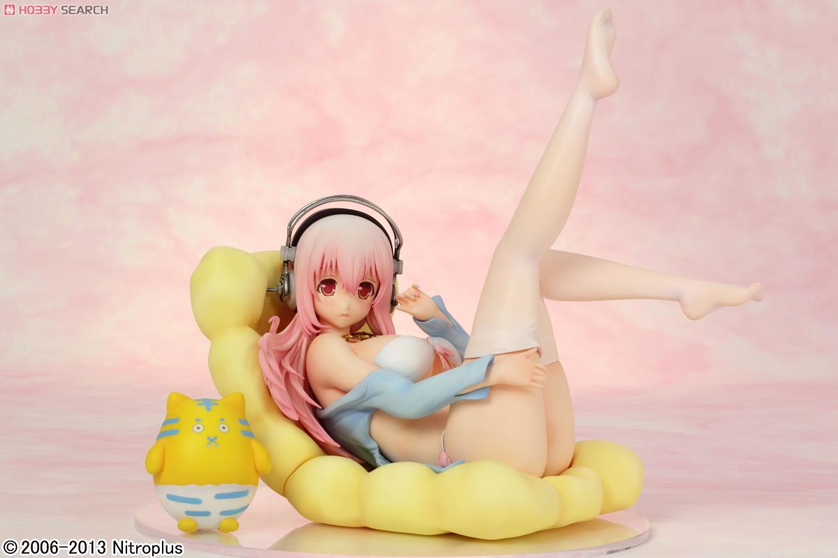 Super Sonico -Bikini & Sofa ver.- (PVC Figure) 商品画像4