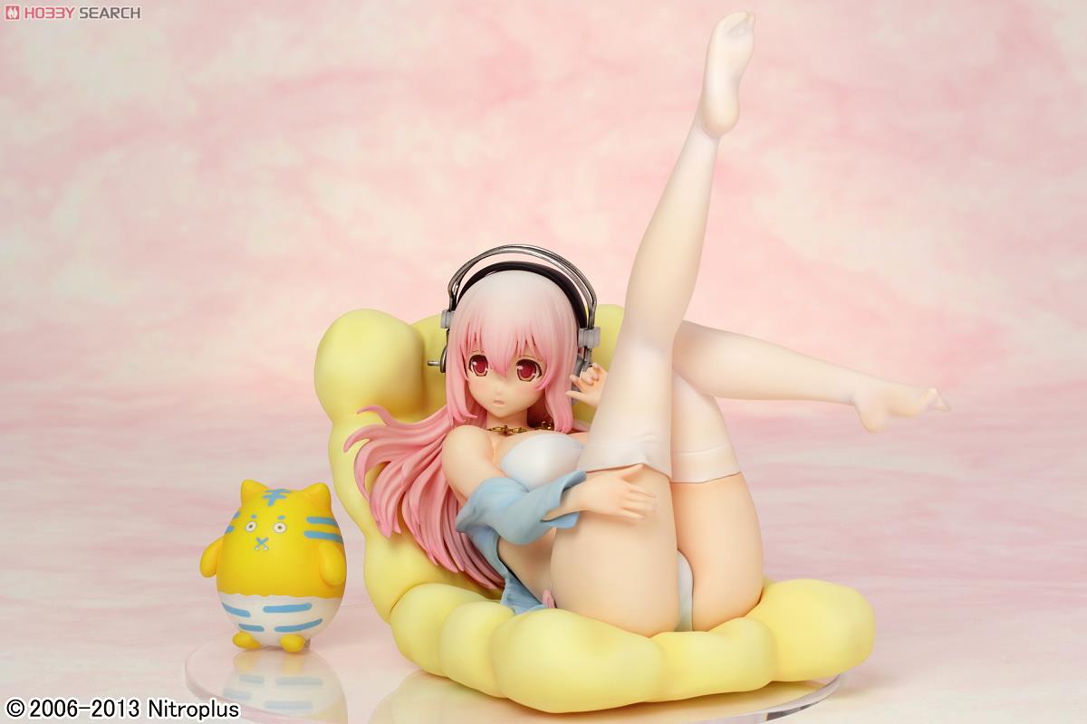 Super Sonico -Bikini & Sofa ver.- (PVC Figure) 商品画像5