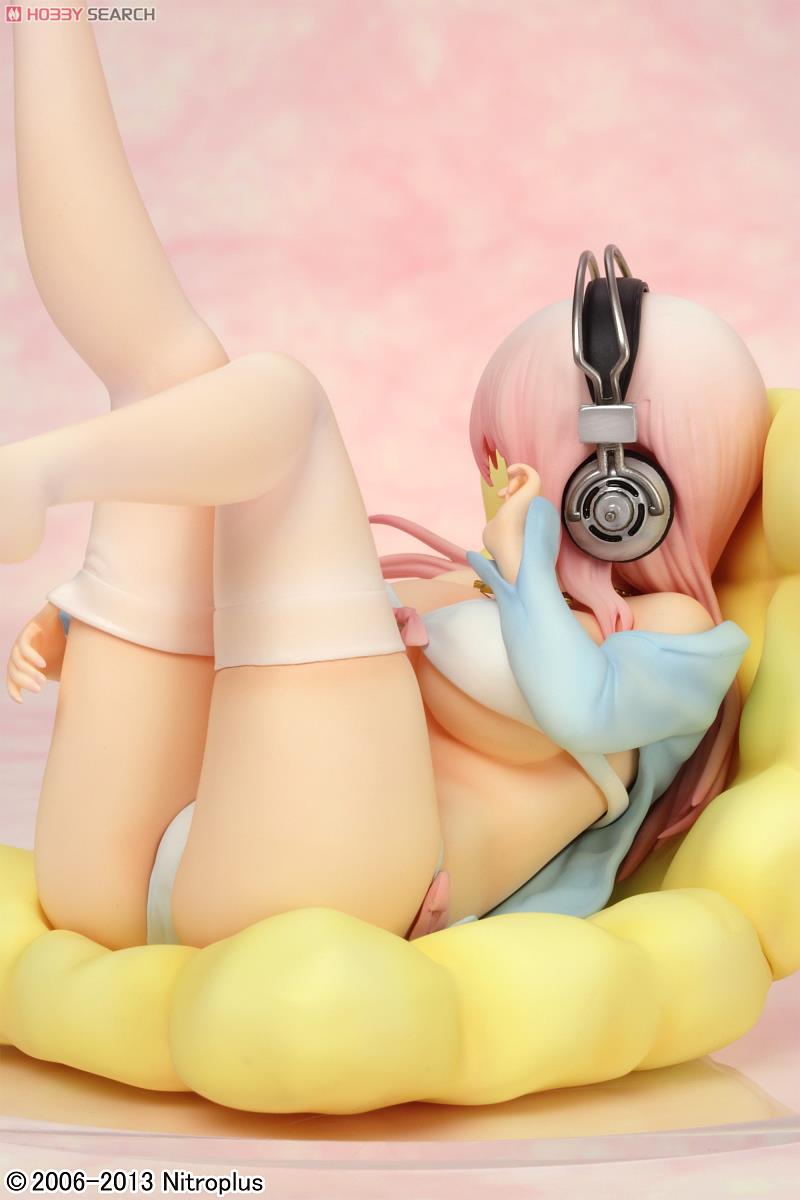 Super Sonico -Bikini & Sofa ver.- (PVC Figure) 商品画像9