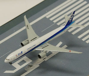 1/1000 777-300ER JA784A Inspiration of JAPAN RWY (完成品飛行機)