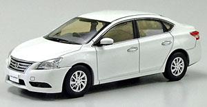 Nissan シルフィ (ブリリアントホワイトパール) (ミニカー)