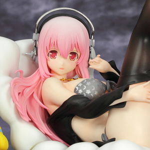 Super Sonico -Bikini & Sofa ver.- Black Color (PVC Figure)